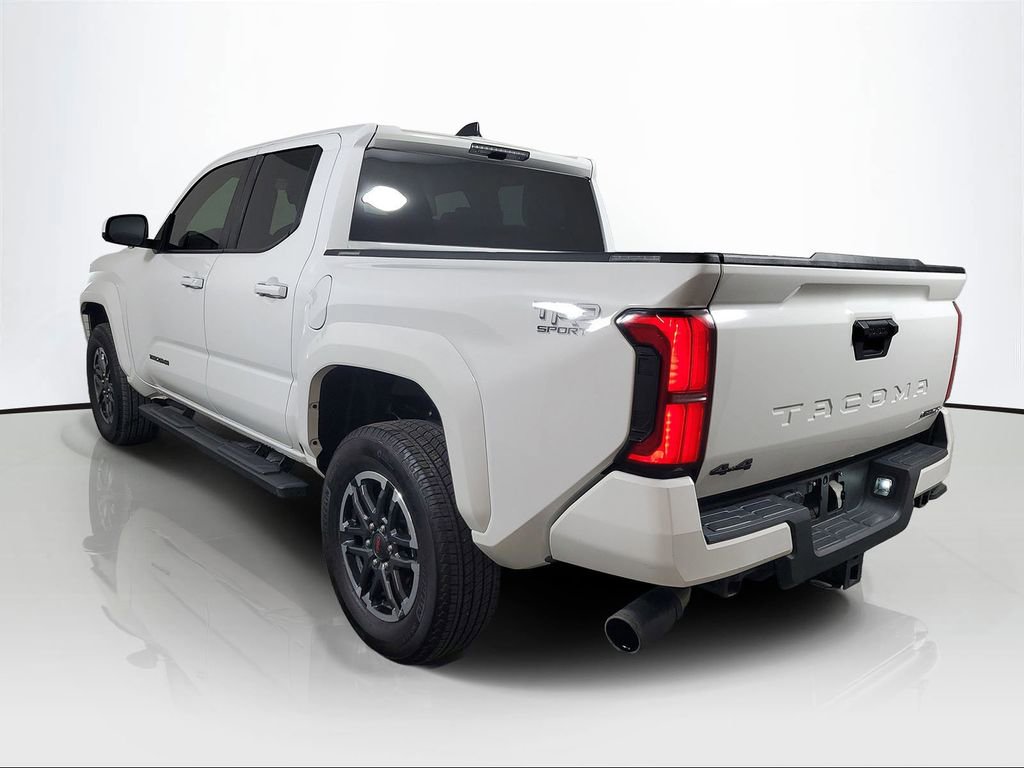 Used 2025 Toyota Tacoma TRD Sport AWD/4WD image 4
