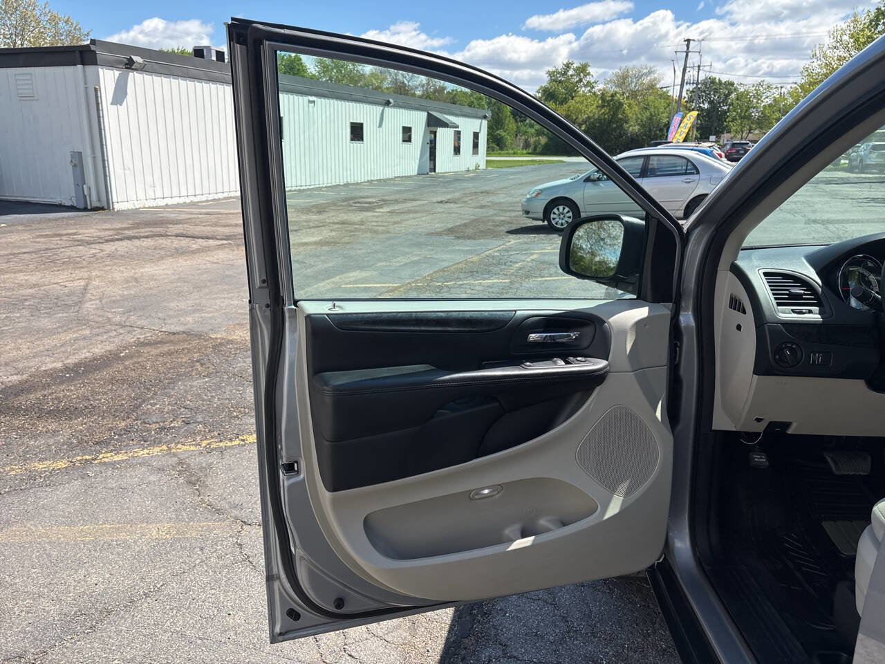 Used 2014 Dodge Grand Caravan American Value Package FWD image 18