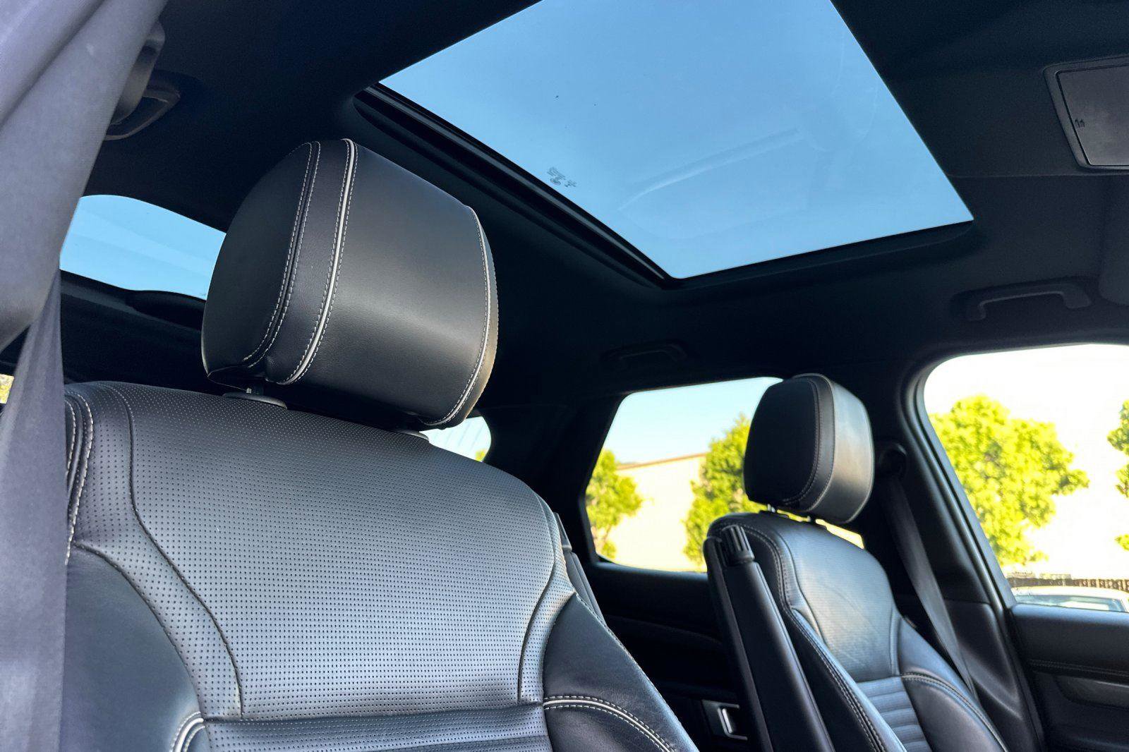 Used 2019 Land Rover Discovery HSE image 18