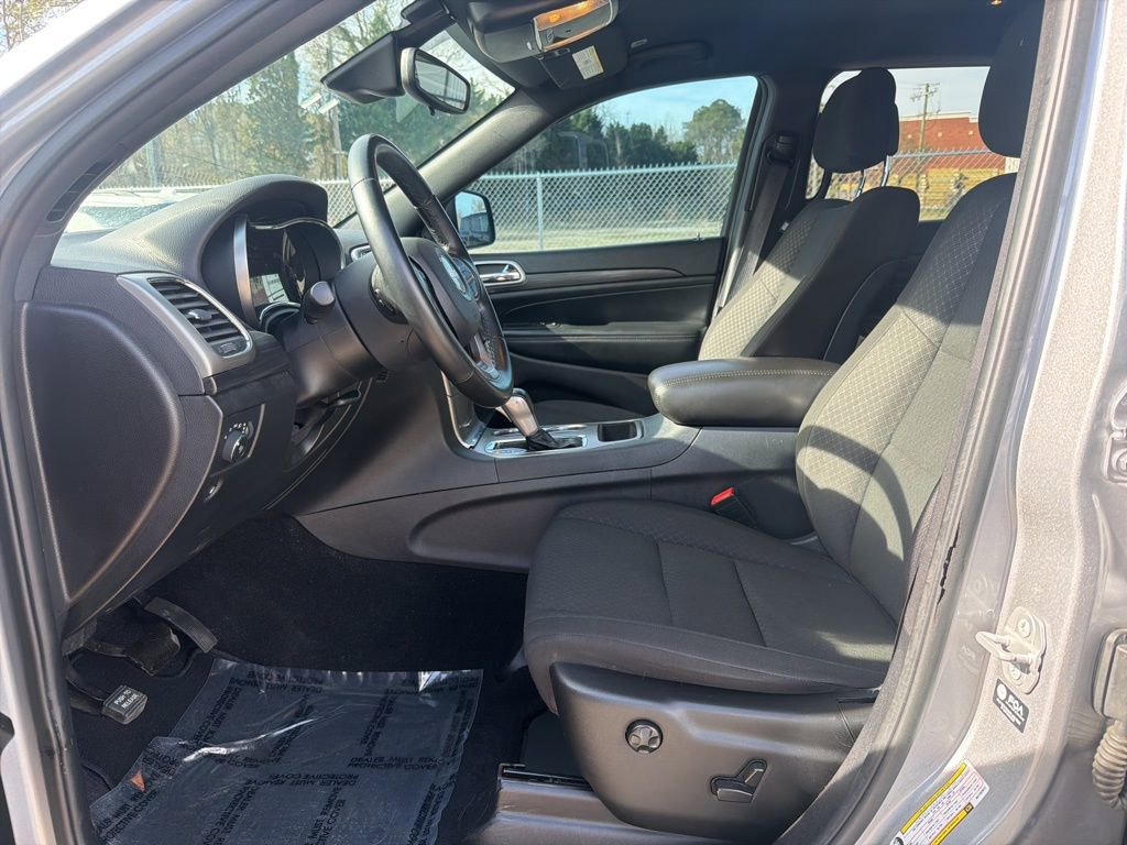 Used 2021 Jeep Grand Cherokee Laredo image 16