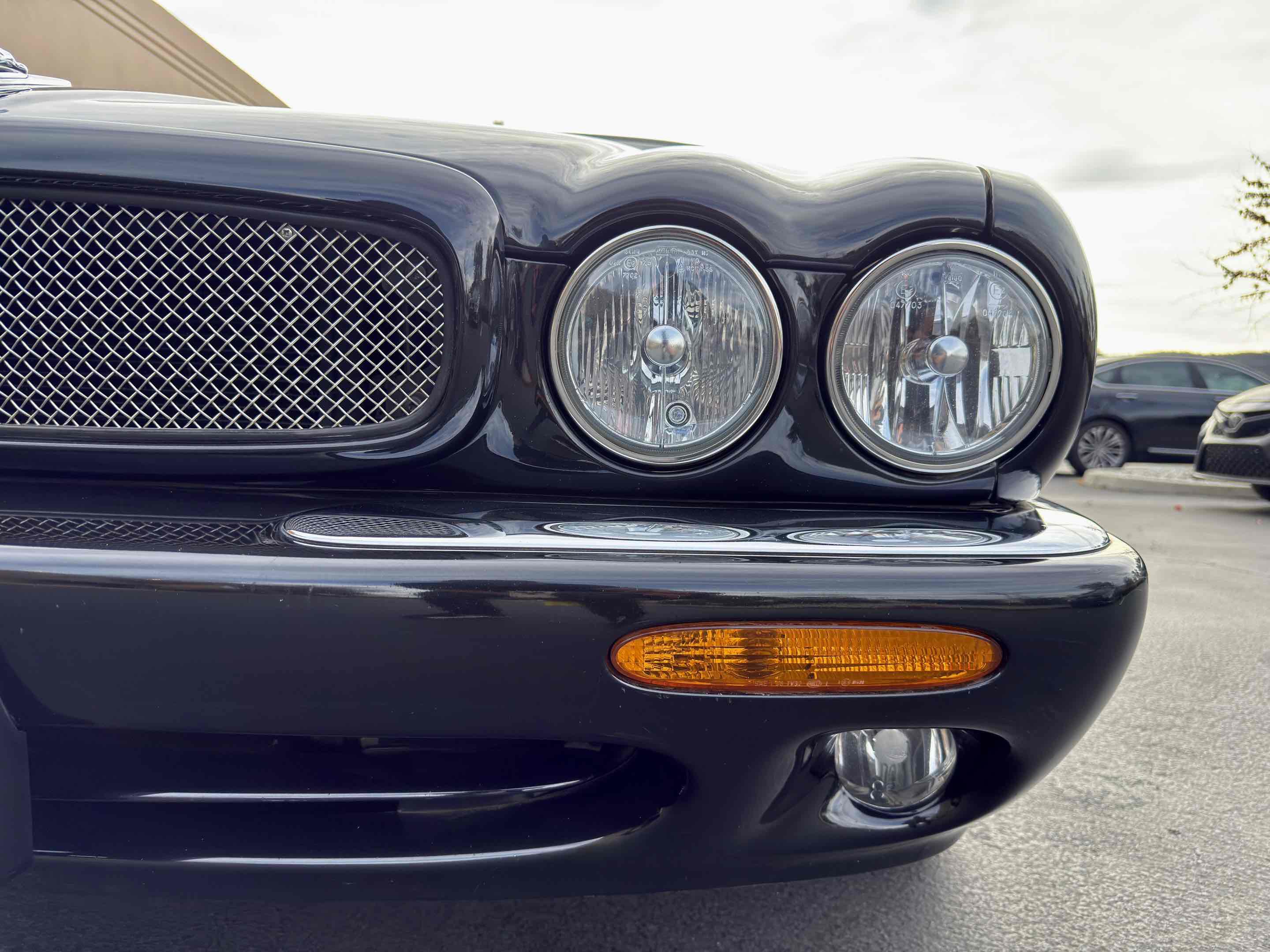 Used 2002 Jaguar XJ8 image 11