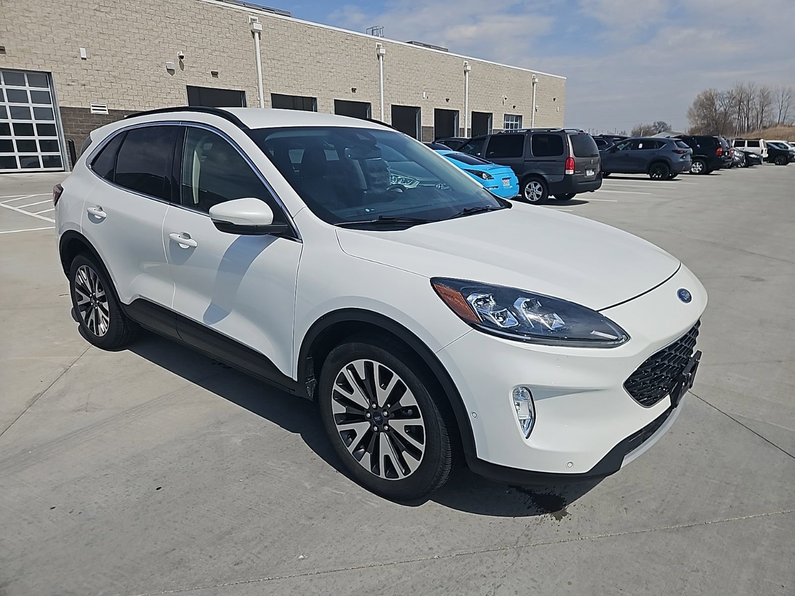 Used 2020 Ford Escape Titanium image 3