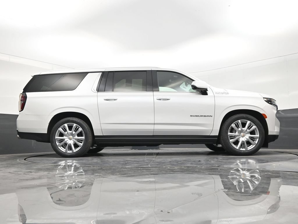 Used 2023 Chevrolet Suburban High Country RWD image 25