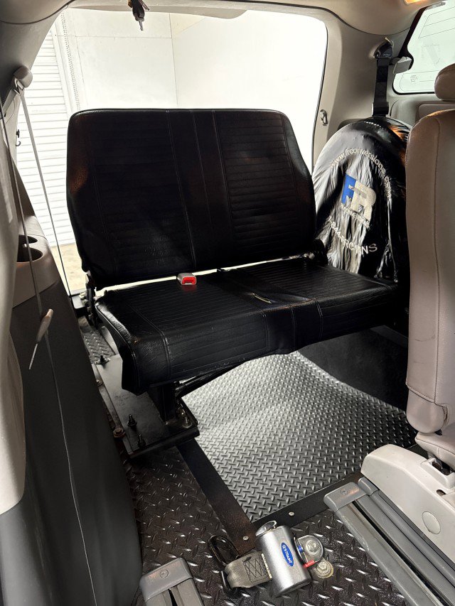 Used 2020 Toyota Sienna L image 33