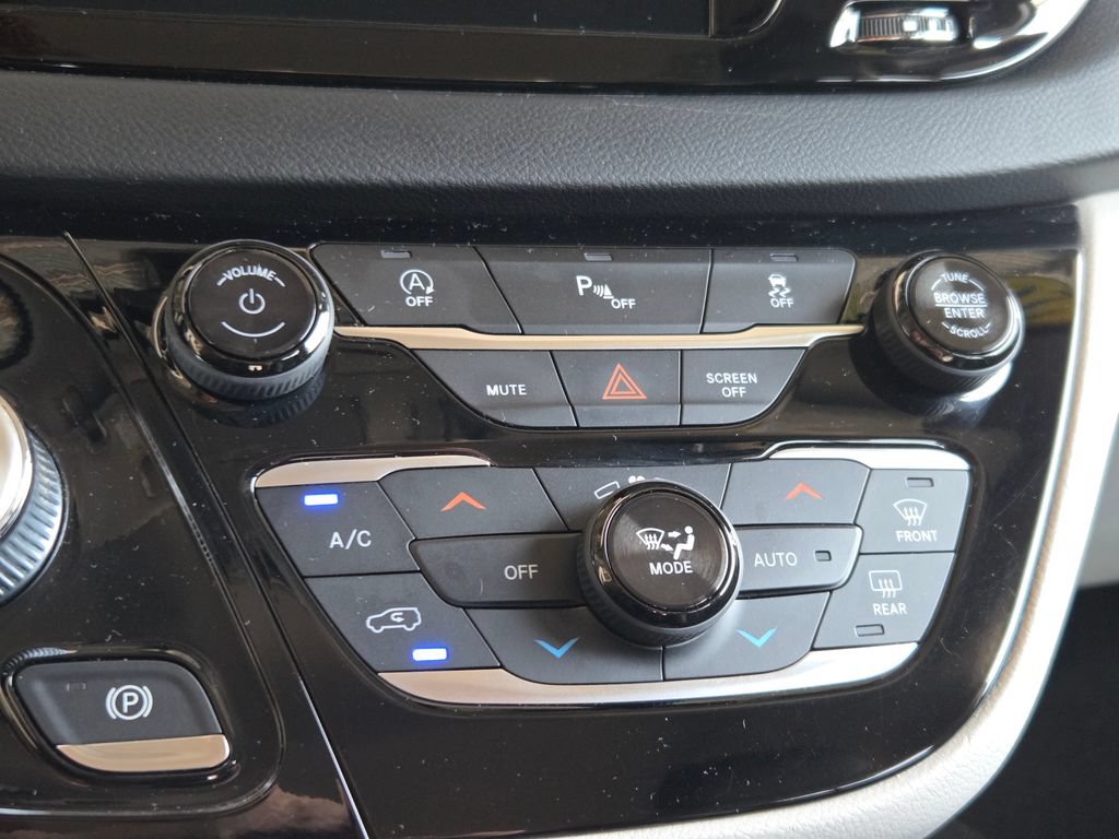 Certified 2018 Chrysler Pacifica Touring-L Plus FWD image 13