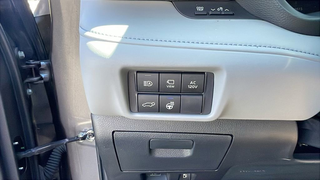 Used 2024 Toyota Highlander Limited image 28