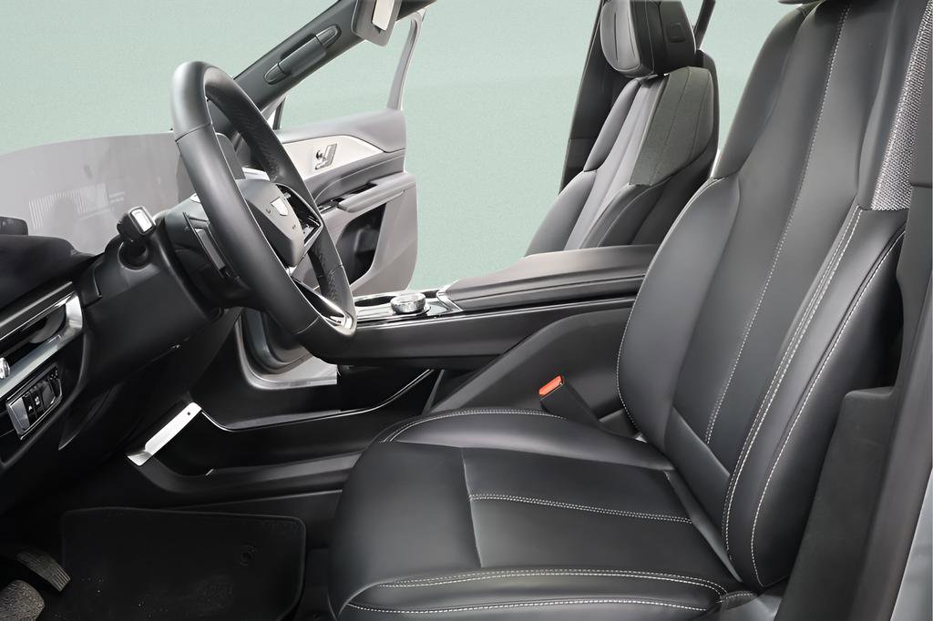 Used 2024 Cadillac Lyriq Tech image 18