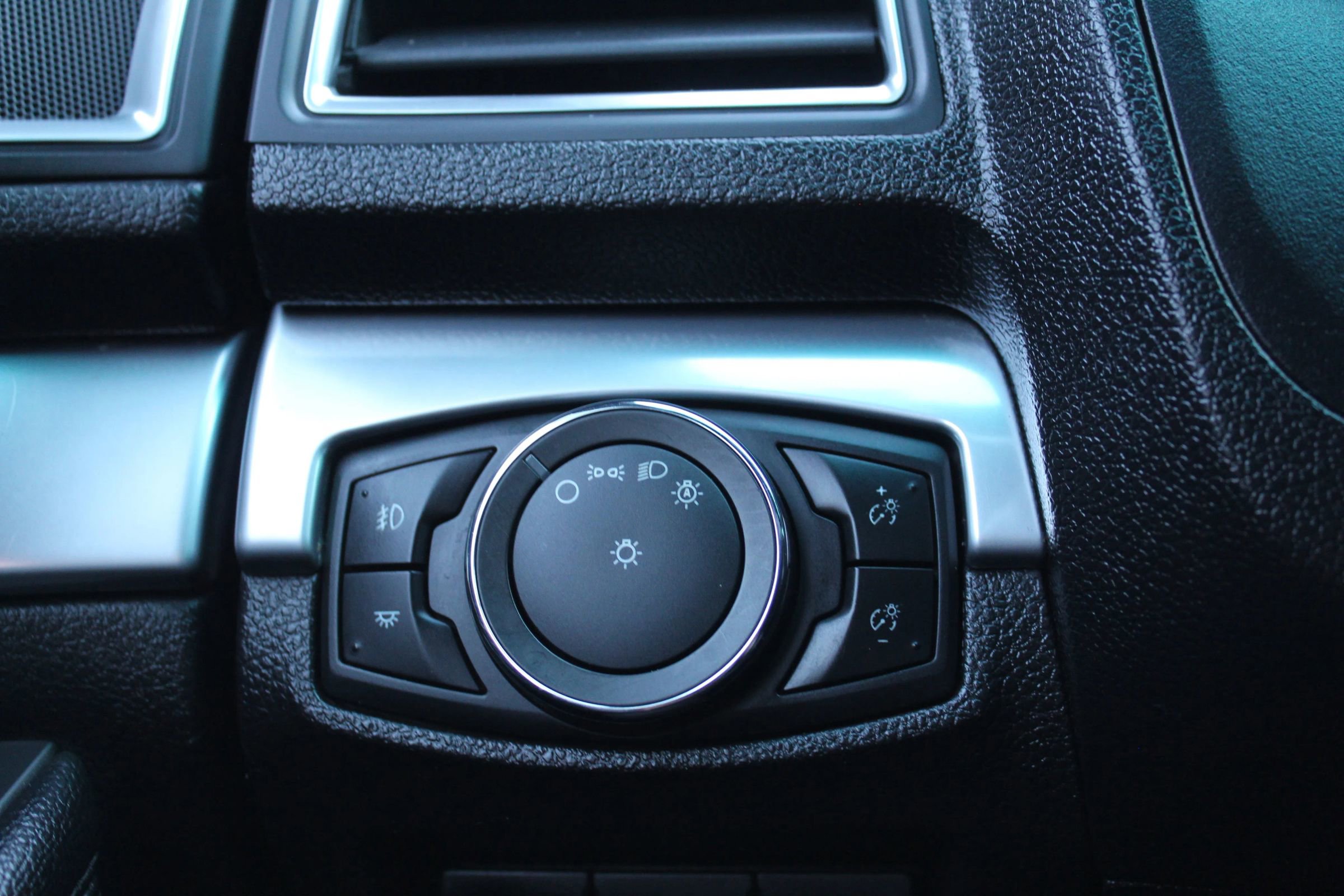 Used 2017 Ford Explorer Limited image 26