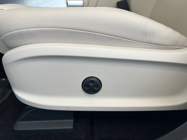 Used 2025 Mercedes-Benz EQB 300 4MATIC image 40
