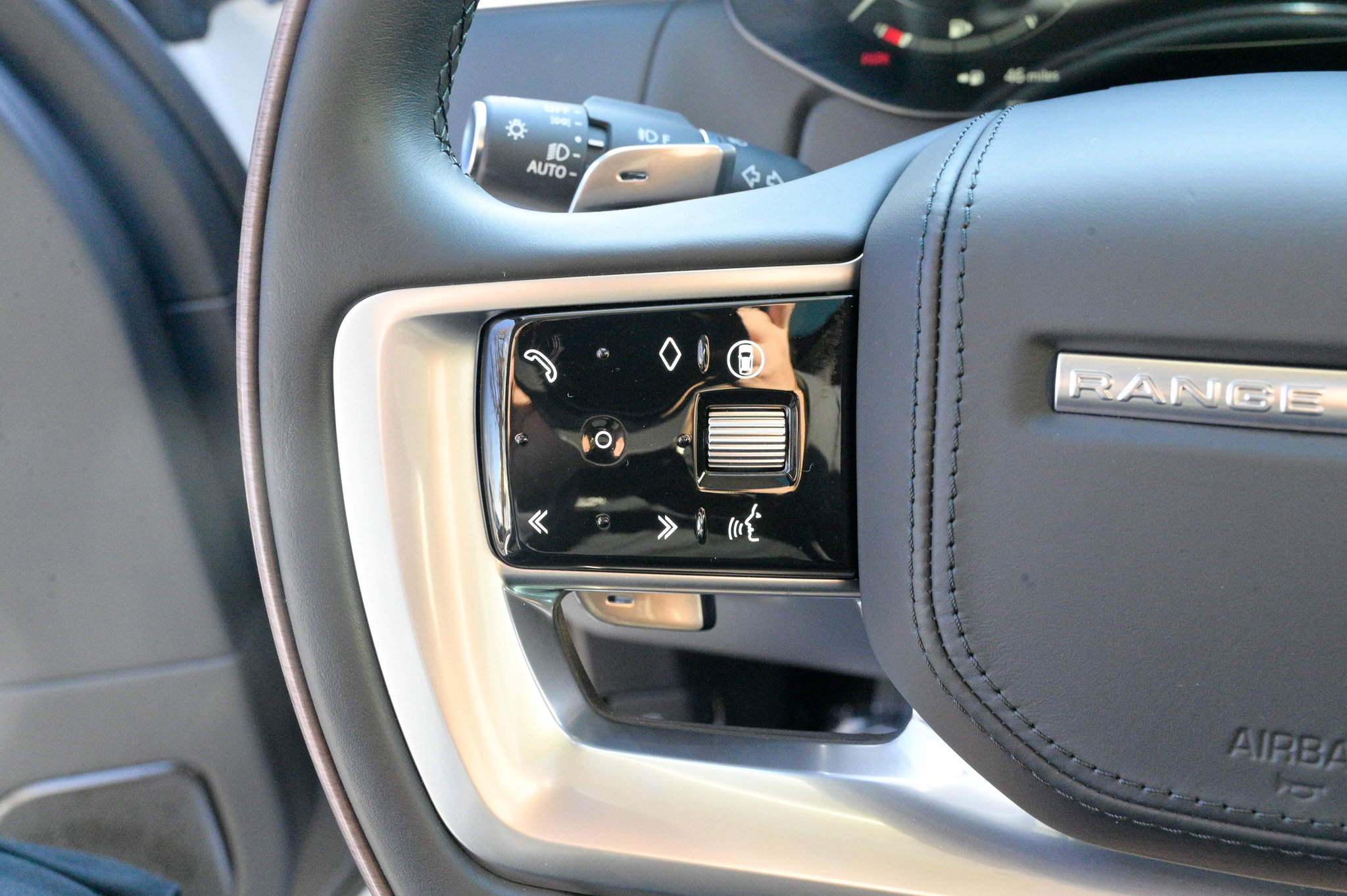 Used 2025 Land Rover Range Rover Long Wheelbase Autobiography image 22