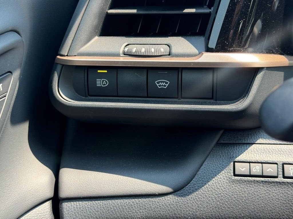 Certified 2025 Toyota Crown Platinum AWD/4WD image 19