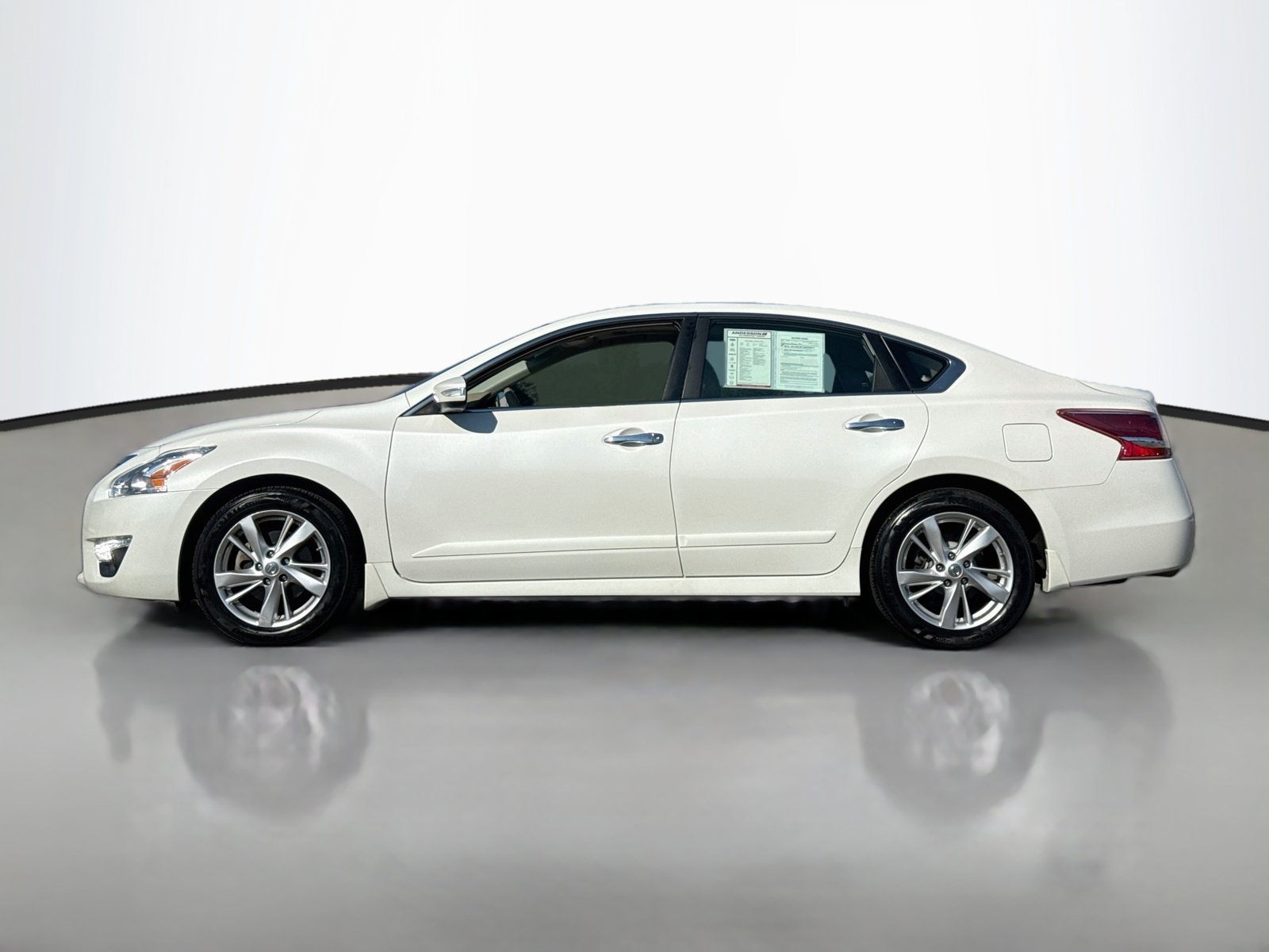 Used 2013 Nissan Altima 2.5 SL w/ Technology Pkg FWD image 4