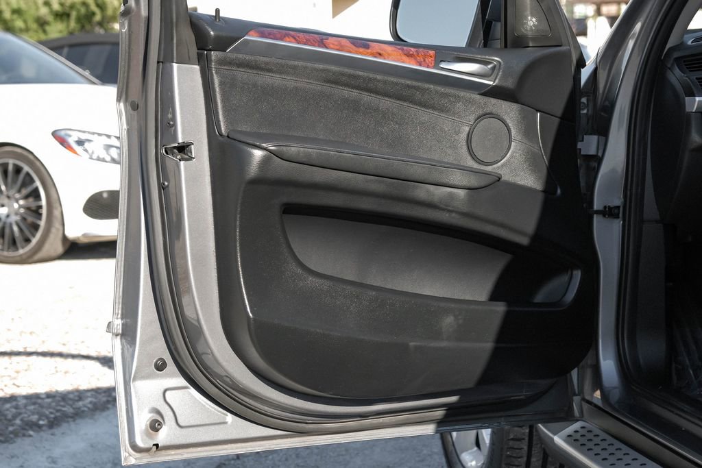 Used 2013 BMW X5 xDrive50i image 48