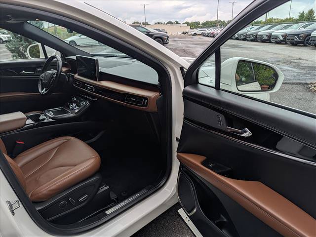 Used 2023 Lincoln Nautilus Reserve AWD/4WD image 13