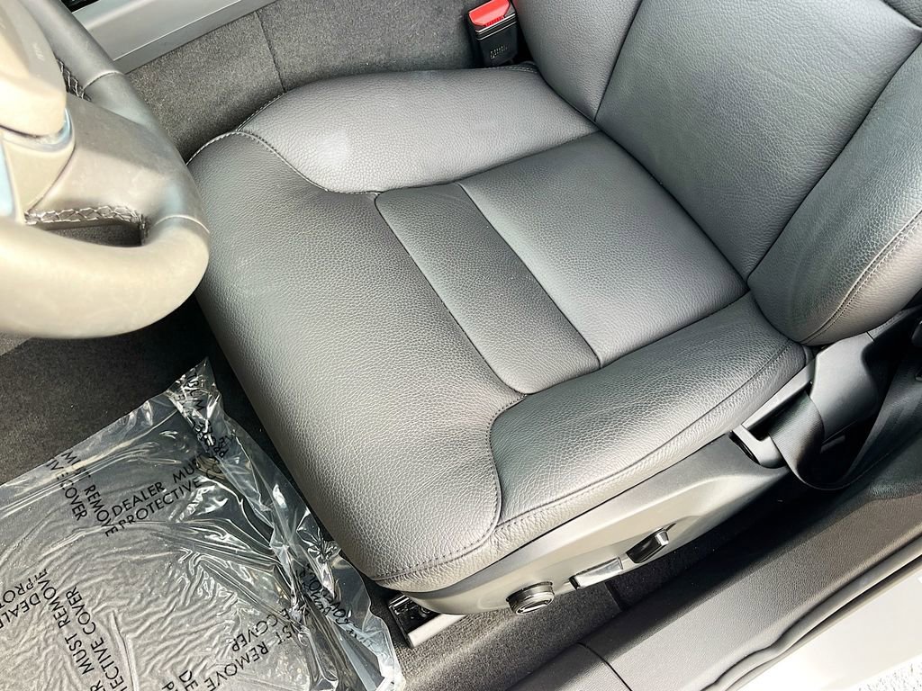 Used 2025 Volvo XC60 B5 Plus image 19