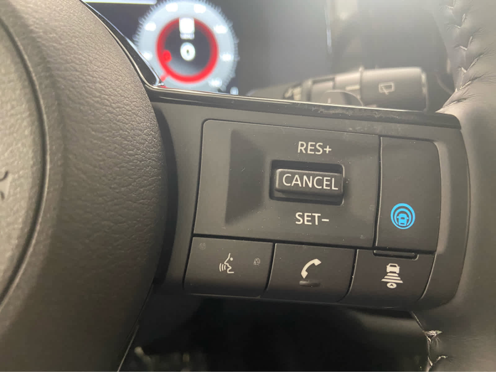 Used 2025 Nissan Pathfinder Platinum w/ Cargo Package image 22