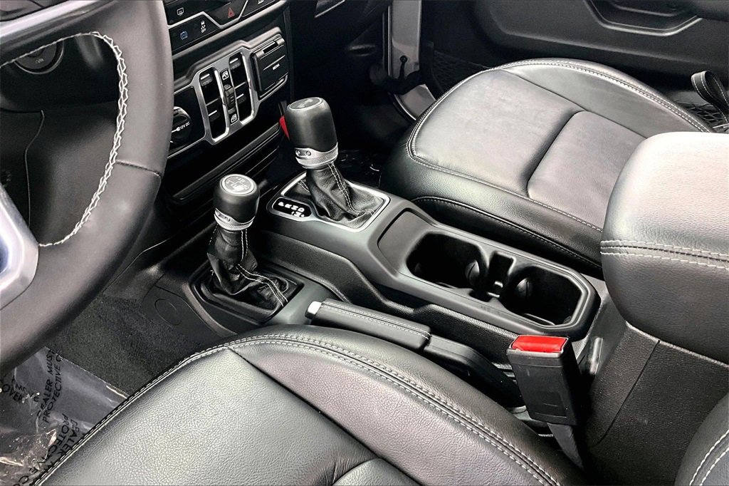 Used 2023 Jeep Wrangler Unlimited Sahara image 15