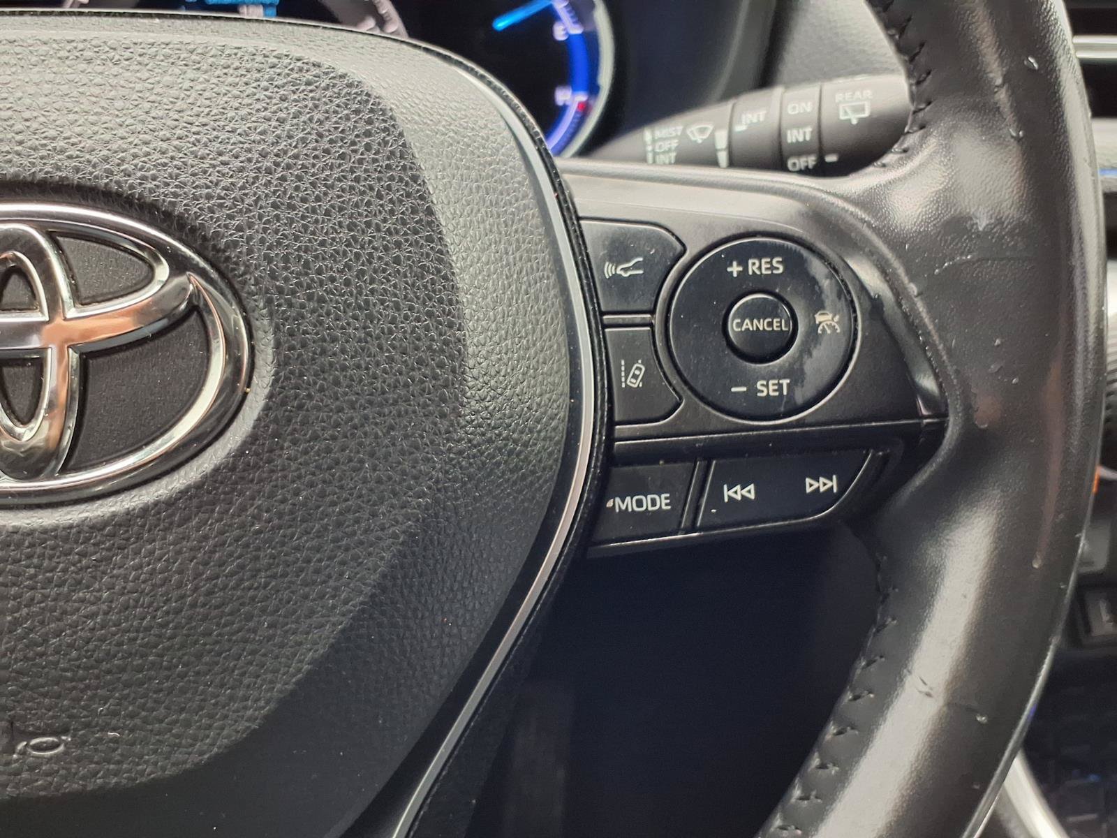 Used 2020 Toyota RAV4 XSE AWD/4WD image 17