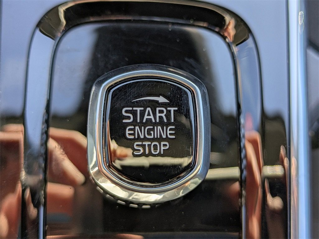 Certified 2025 Volvo S60 B5 Core image 28