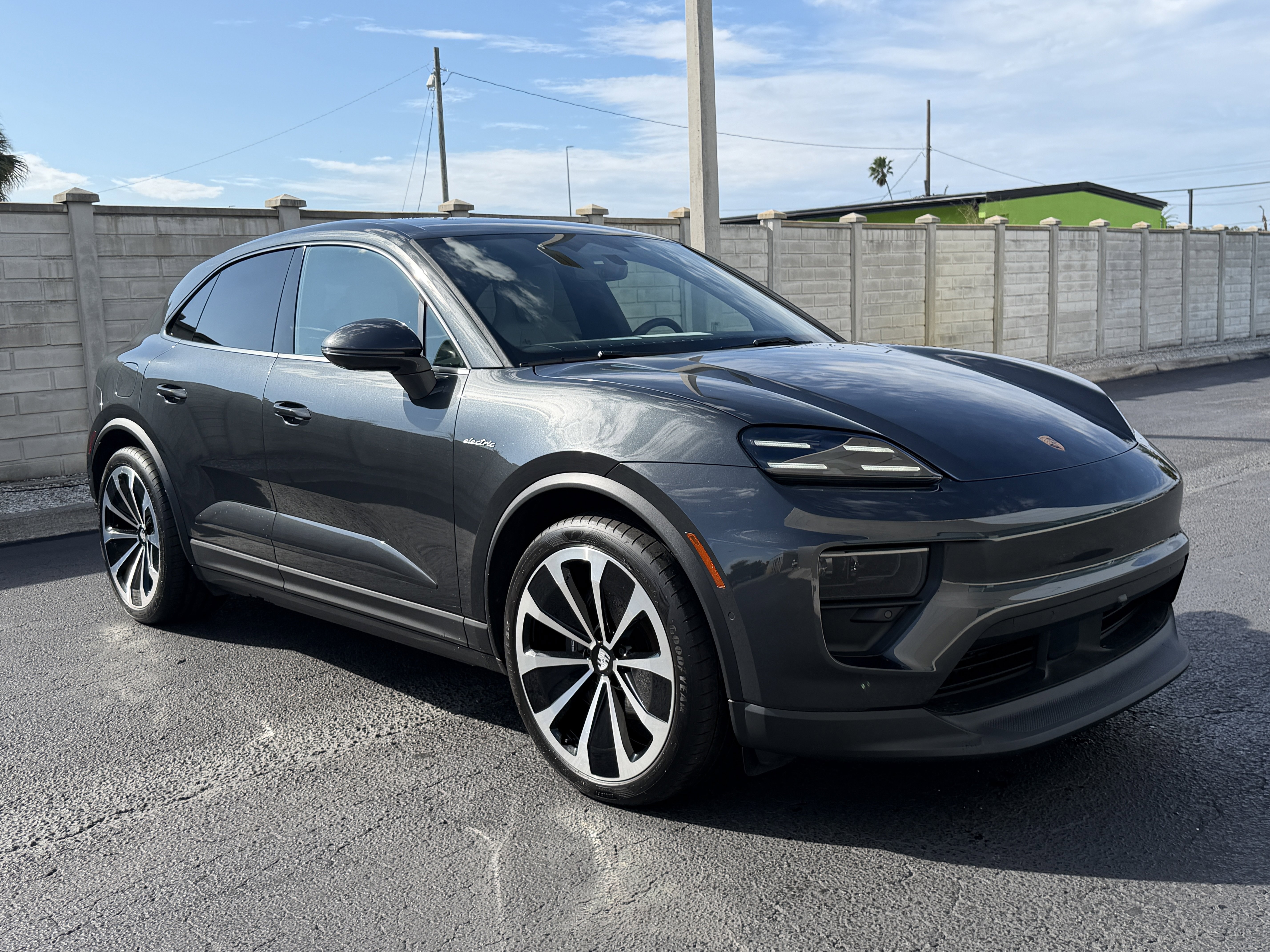 Certified 2024 Porsche Macan 4 Electric image 6
