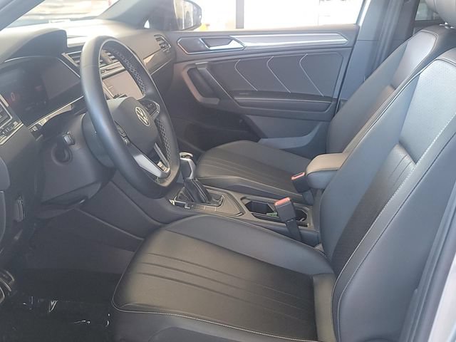 Used 2023 Volkswagen Tiguan SE R-Line FWD image 9