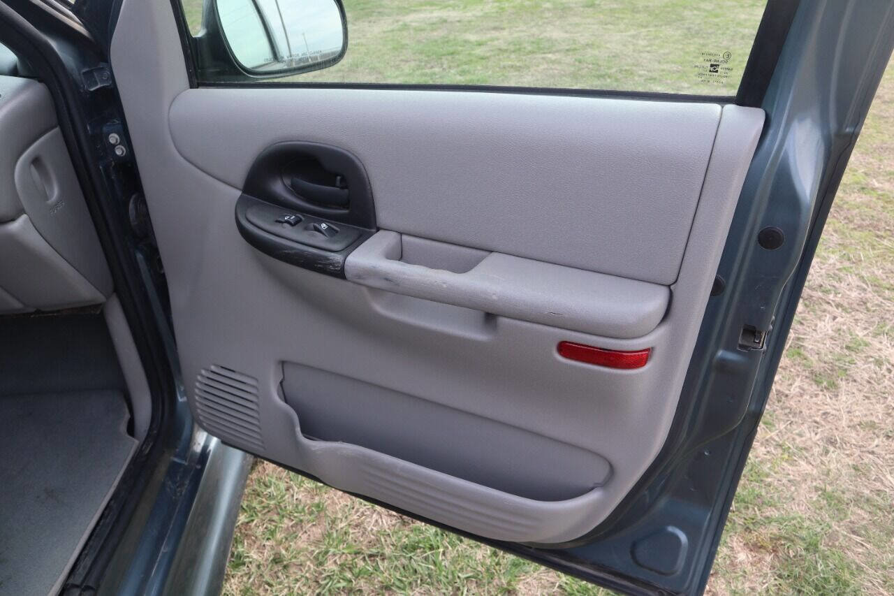 Used 2004 Chevrolet Venture LS w/ Easy Order Package image 34