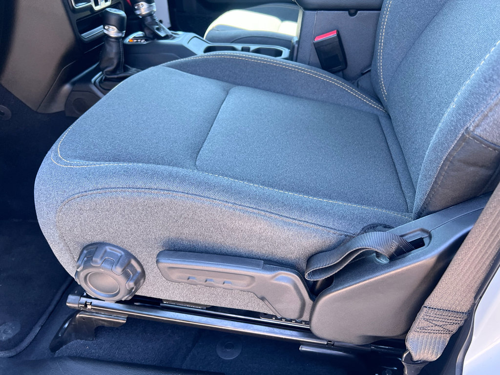 Used 2025 Jeep Wrangler Sahara image 20