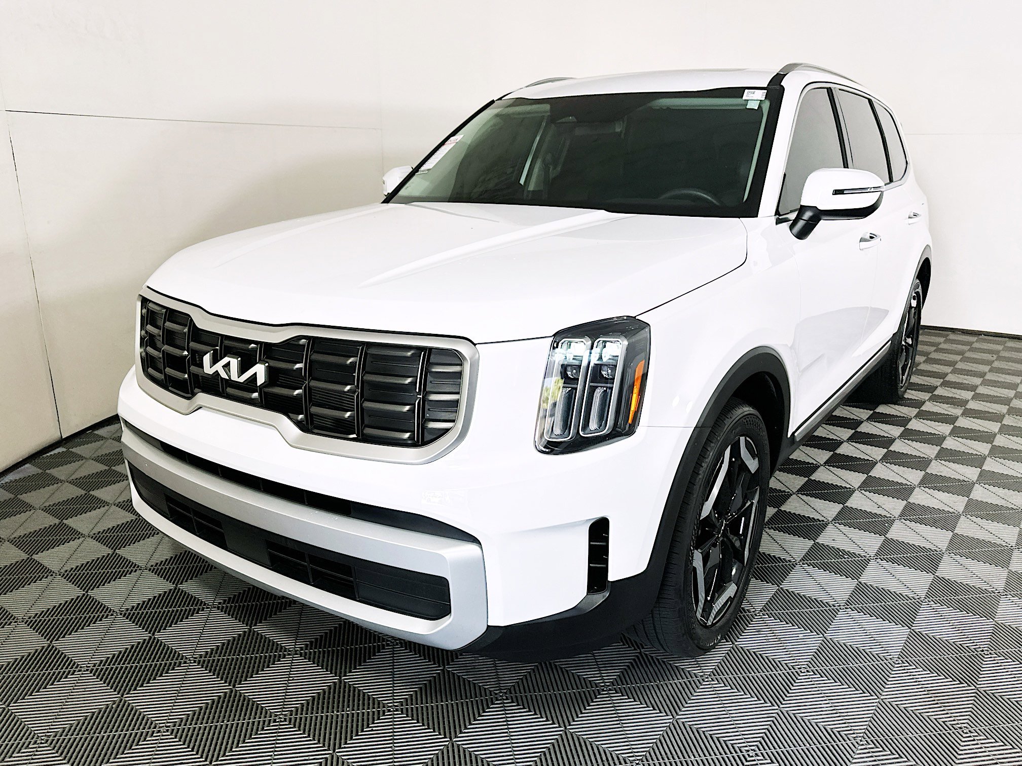 Used 2025 Kia Telluride S FWD image 7