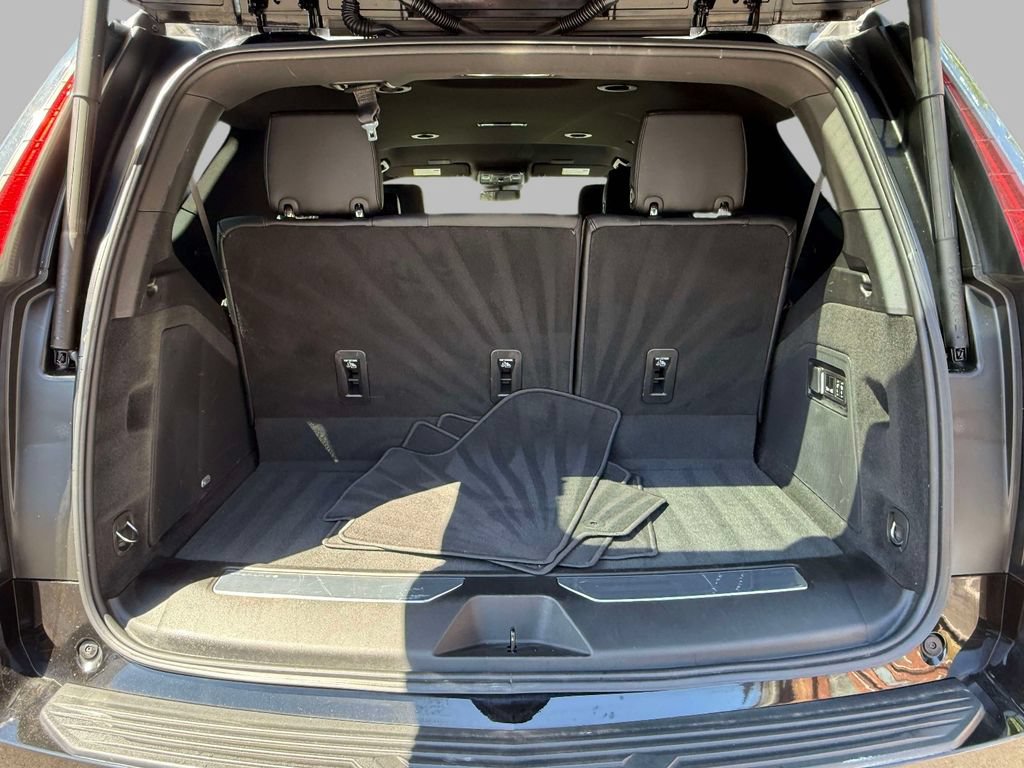 Used 2024 Cadillac Escalade Luxury AWD/4WD image 18