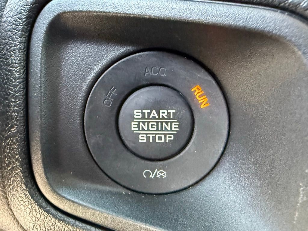 Used 2025 Jeep Wrangler Willys image 27