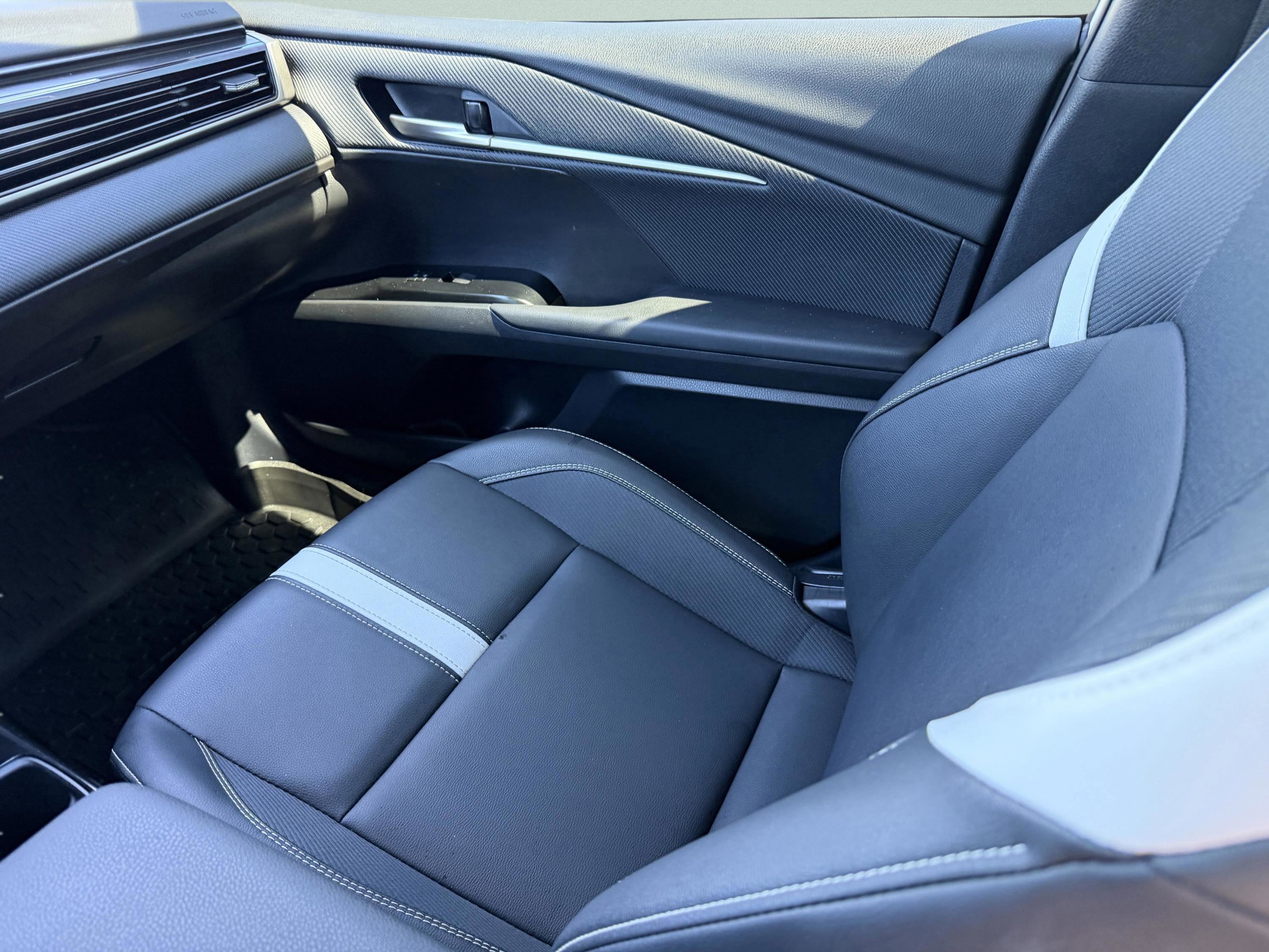 Used 2025 Toyota Camry SE w/ Convenience Package image 19