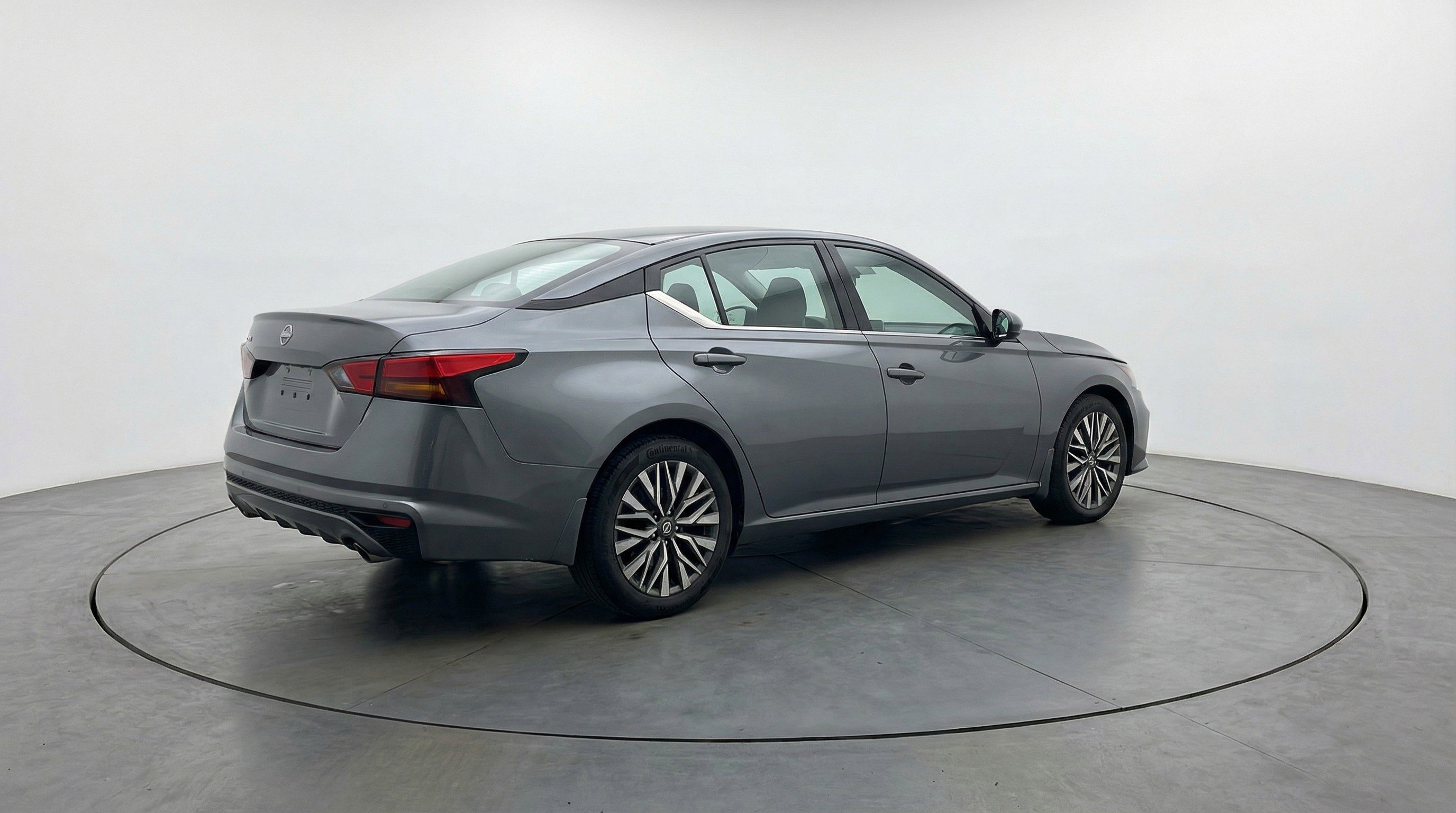 Used 2025 Nissan Altima 2.5 SV FWD image 9