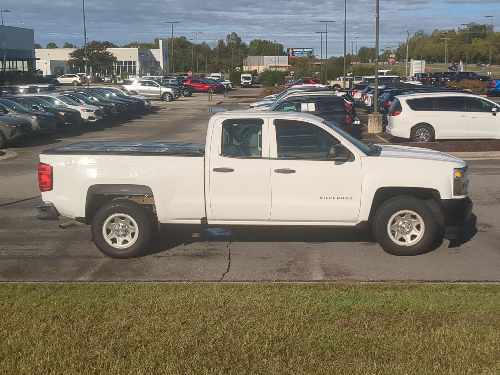 Used 2016 Chevrolet Silverado 1500 W/T w/ Trailering Package RWD image 2