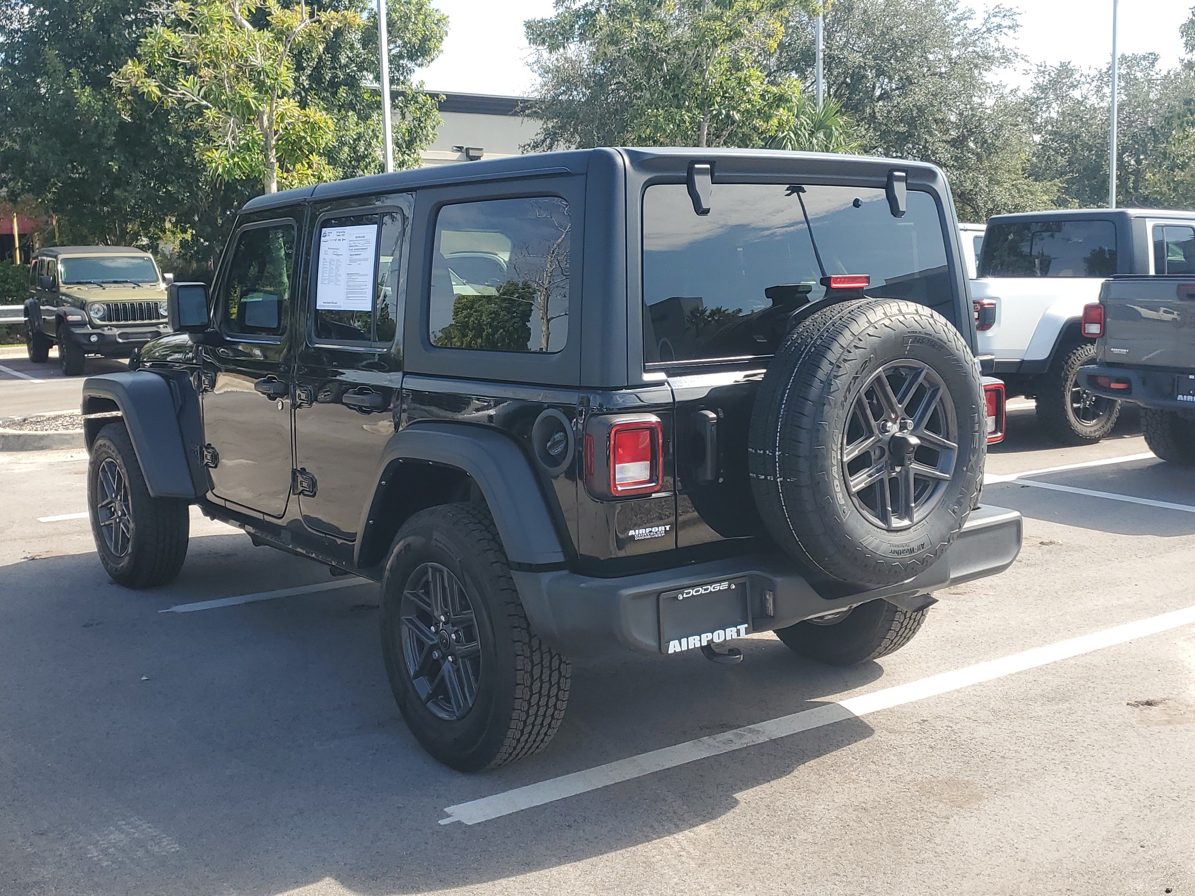 Used 2024 Jeep Wrangler Unlimited Sport AWD/4WD image 5