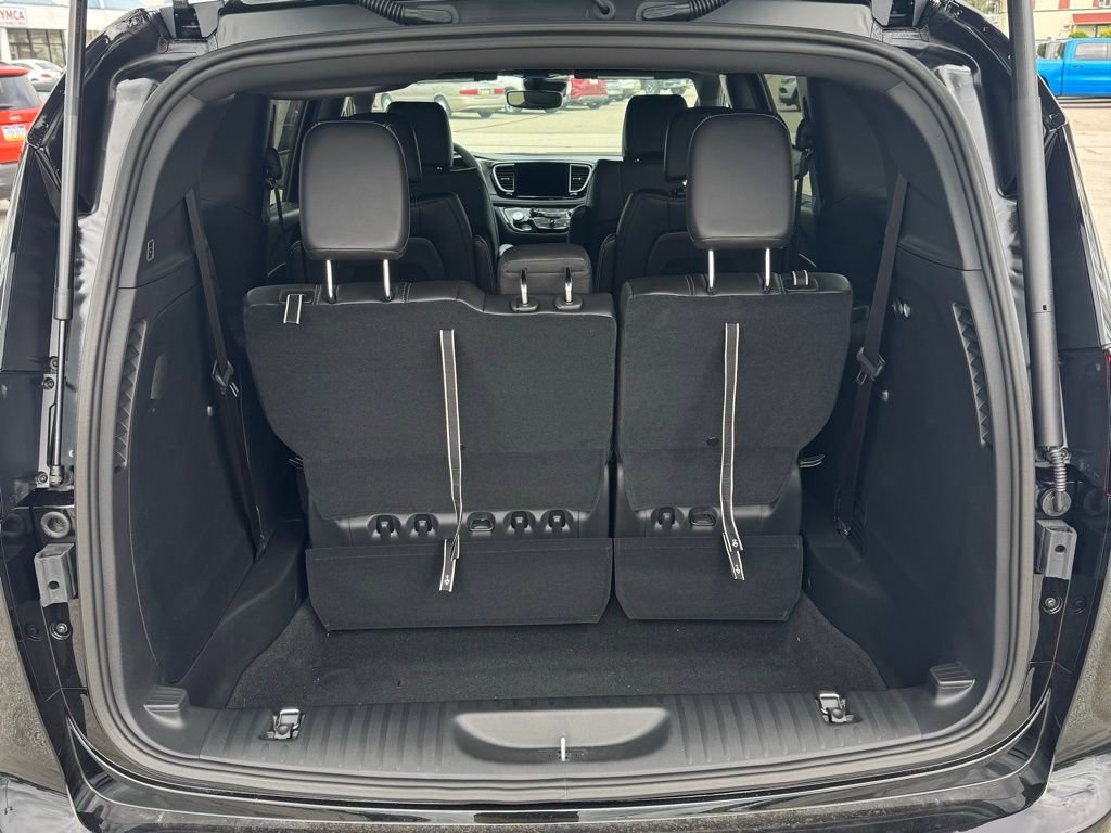 New 2026 Chrysler Pacifica Select image 7