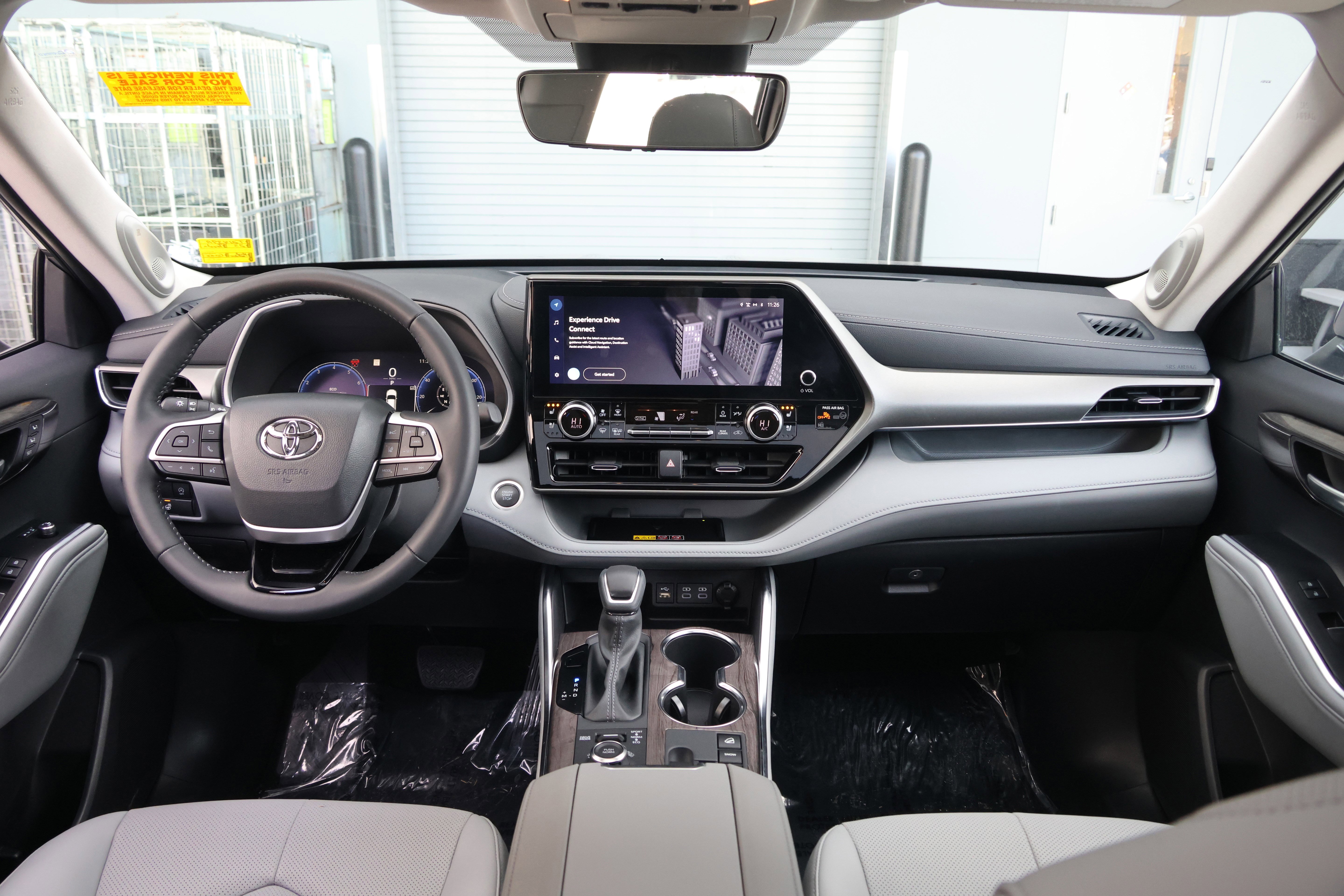 Used 2025 Toyota Highlander Limited image 16