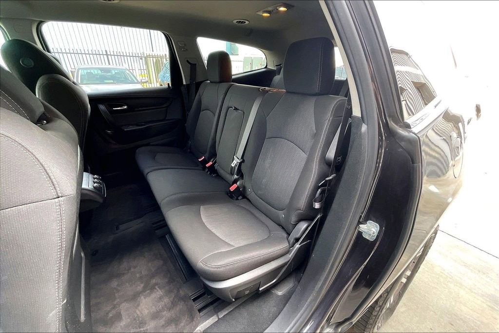 Used 2017 Chevrolet Traverse LT image 25