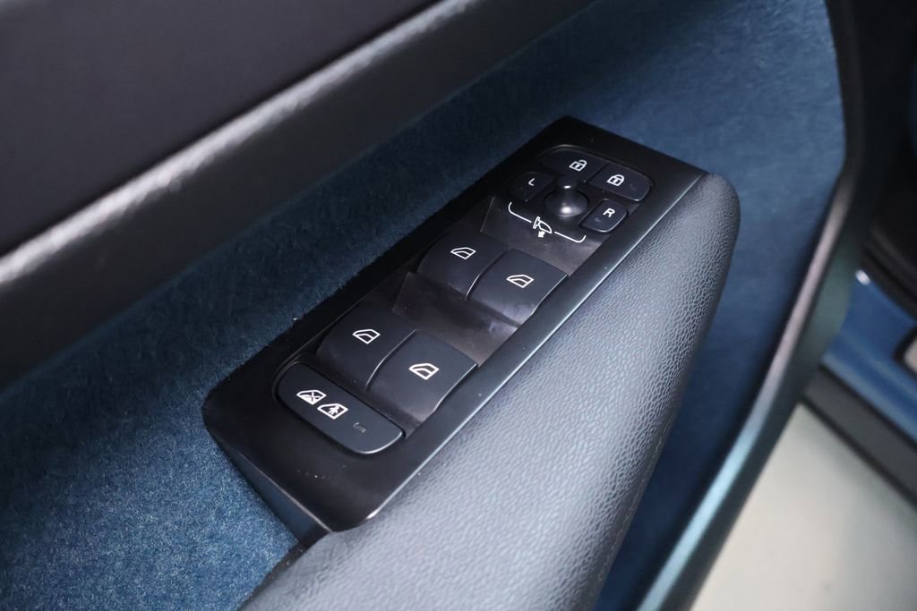 Used 2022 Volvo C40 P8 Recharge Ultimate image 14