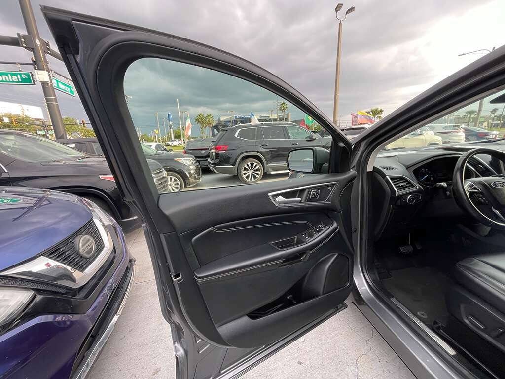 Used 2022 Ford Edge Titanium AWD/4WD image 12