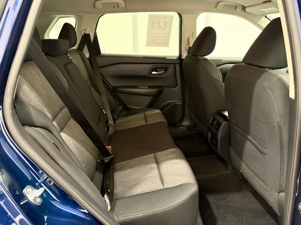 Used 2024 Nissan Rogue SV image 23
