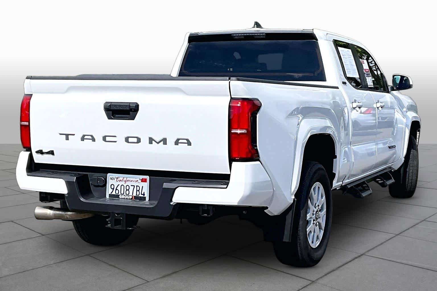 Used 2024 Toyota Tacoma SR5 AWD/4WD image 12
