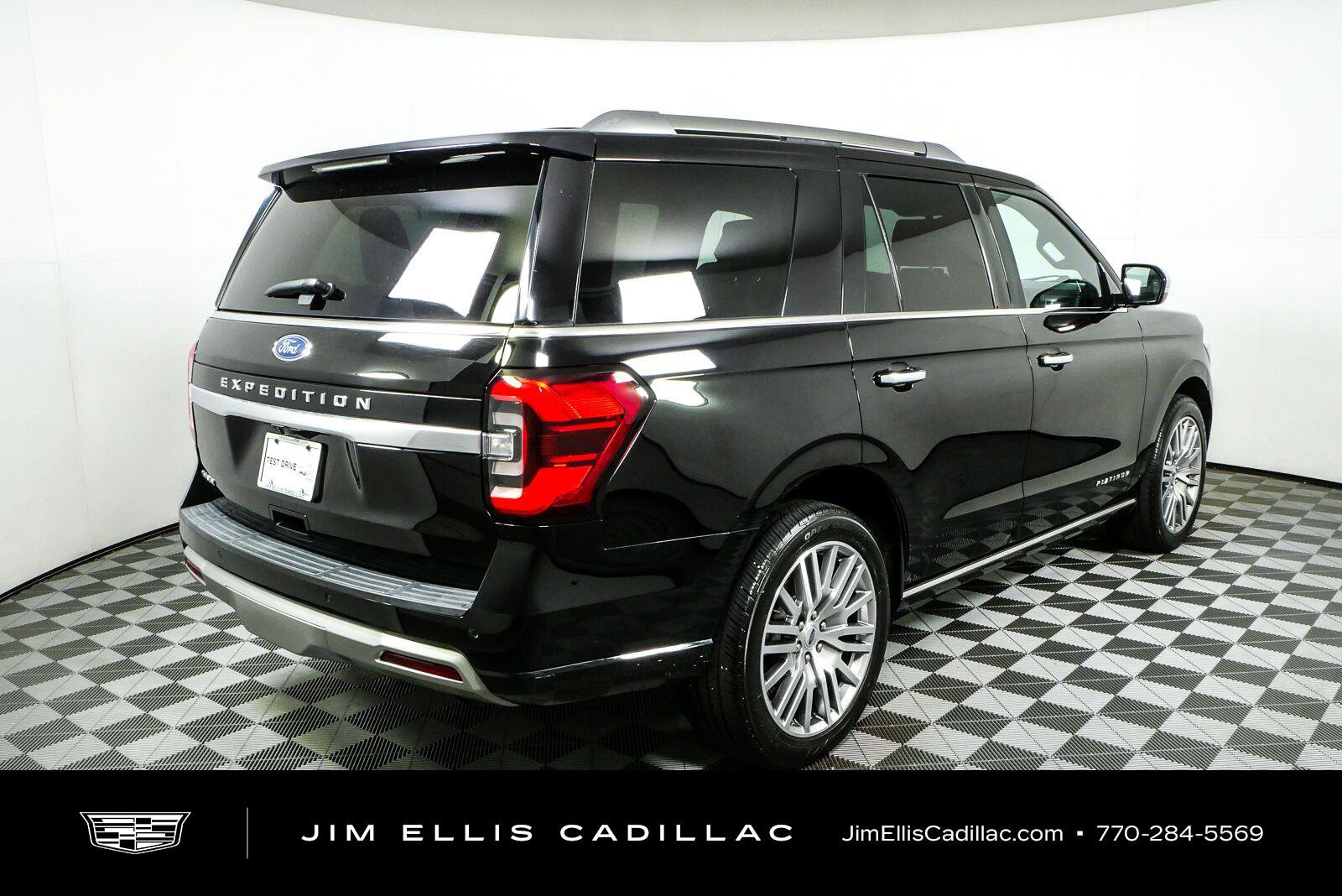 Used 2022 Ford Expedition Platinum RWD image 3