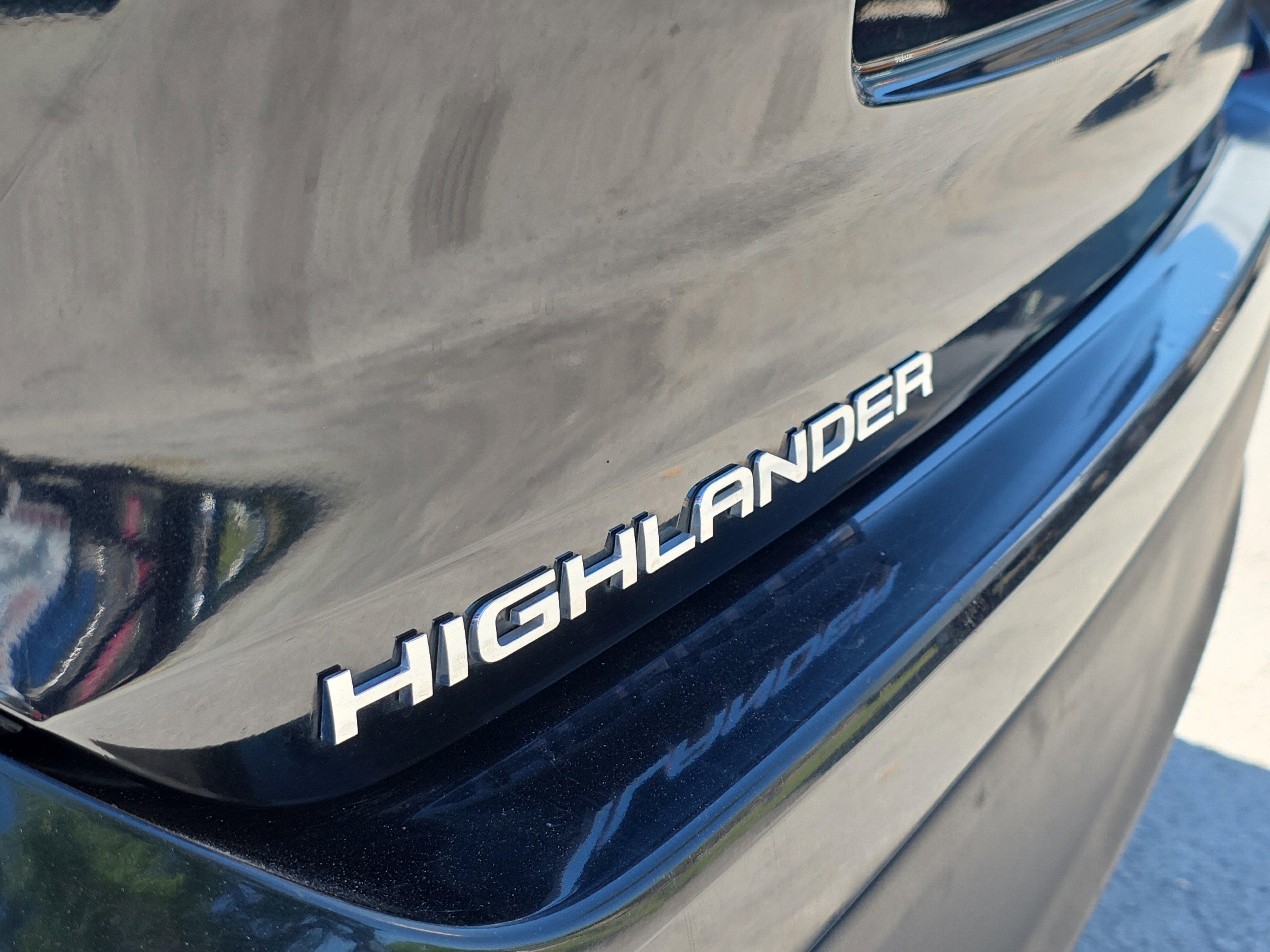 Used 2024 Toyota Highlander LE FWD image 10