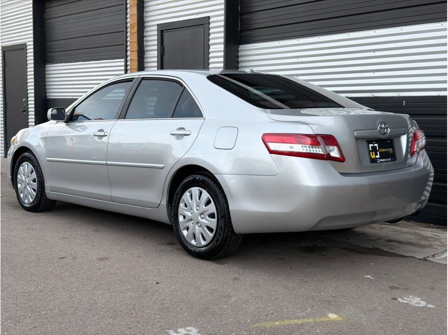 Used 2010 Toyota Camry LE FWD image 8