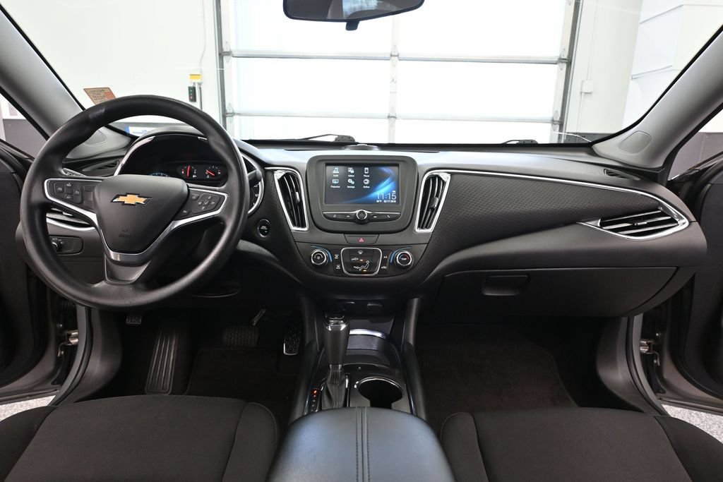Used 2017 Chevrolet Malibu LT FWD image 24