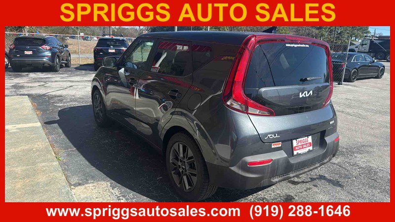 Used 2022 Kia Soul EX FWD image 3