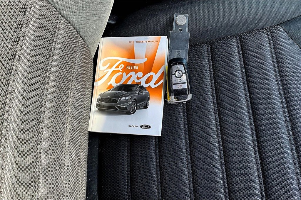 Used 2018 Ford Fusion SE image 11