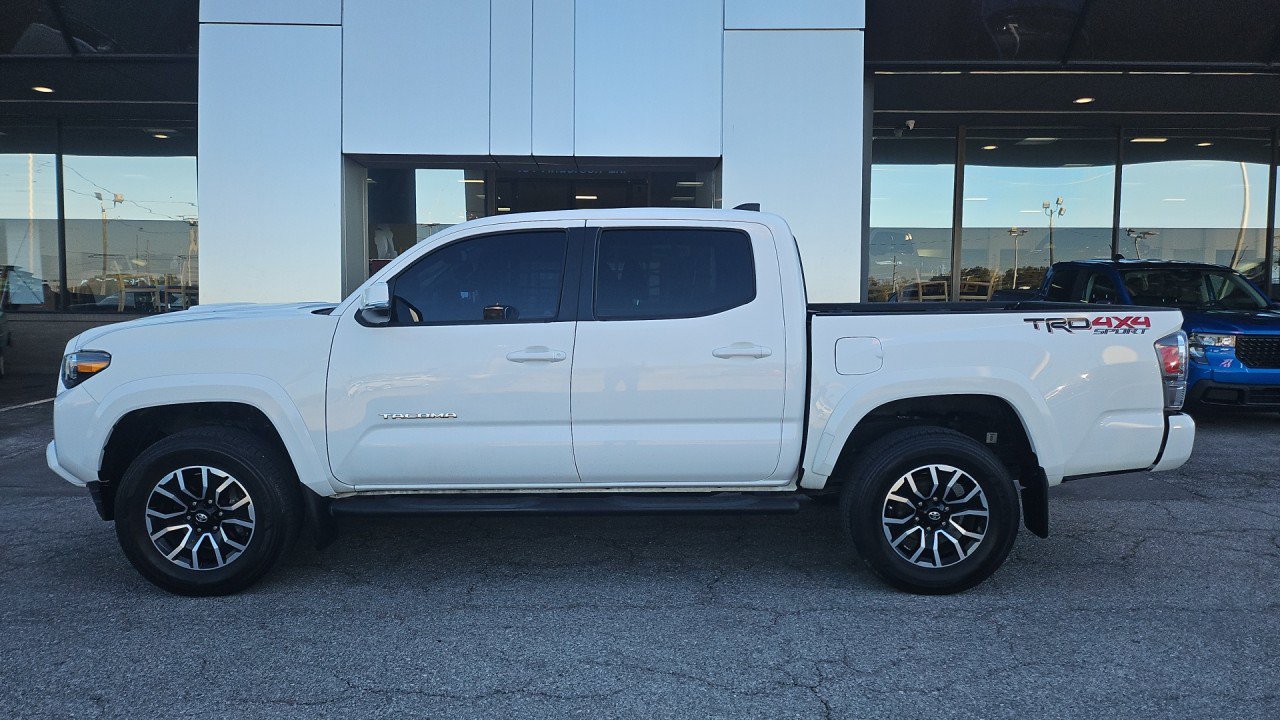 Used 2020 Toyota Tacoma TRD Sport w/ Technology Package AWD/4WD image 2