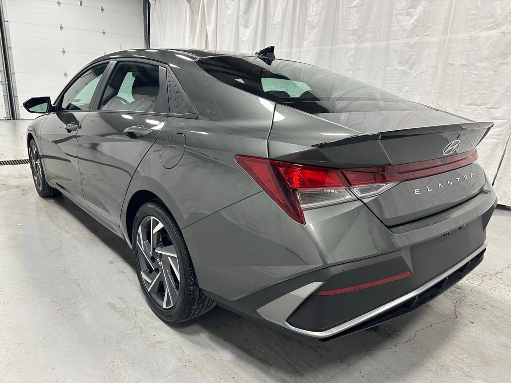 Used 2025 Hyundai Elantra Sport image 5