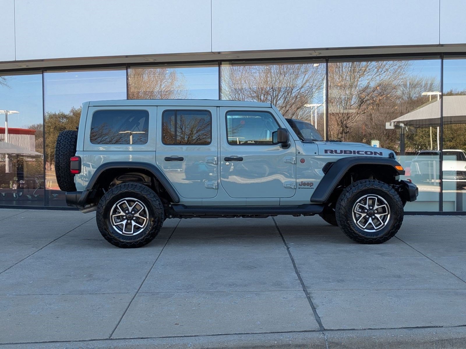 Used 2024 Jeep Wrangler Unlimited Rubicon w/ Technology Group image 8